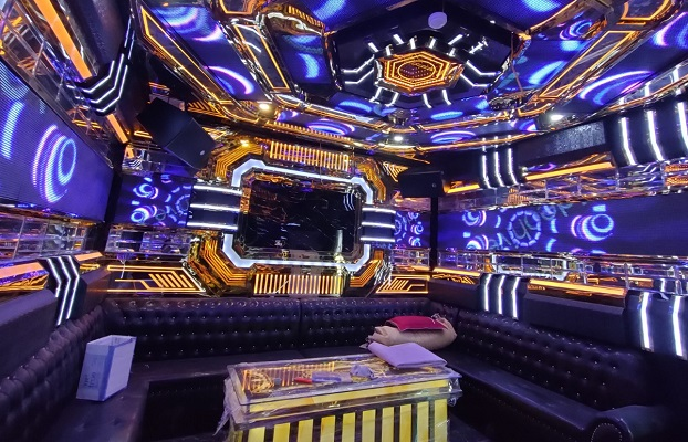 Chọn bộ đàm trong quán karaoke cần những gì?